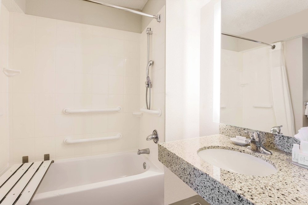 Residence Inn by Marriott Boca Raton 31/35