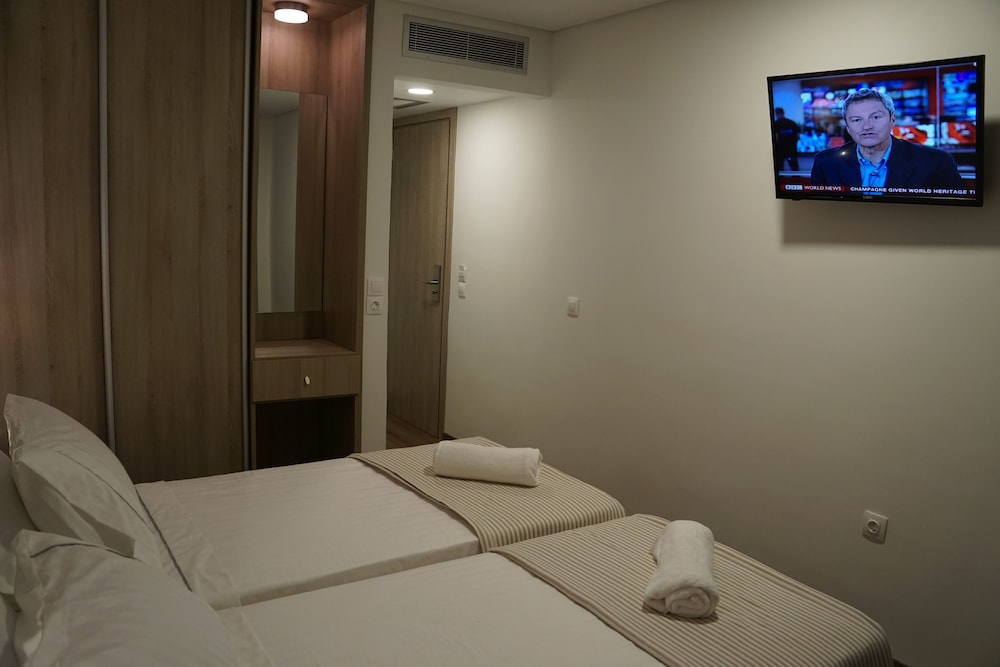 Piraeus Port Hotel 32/34