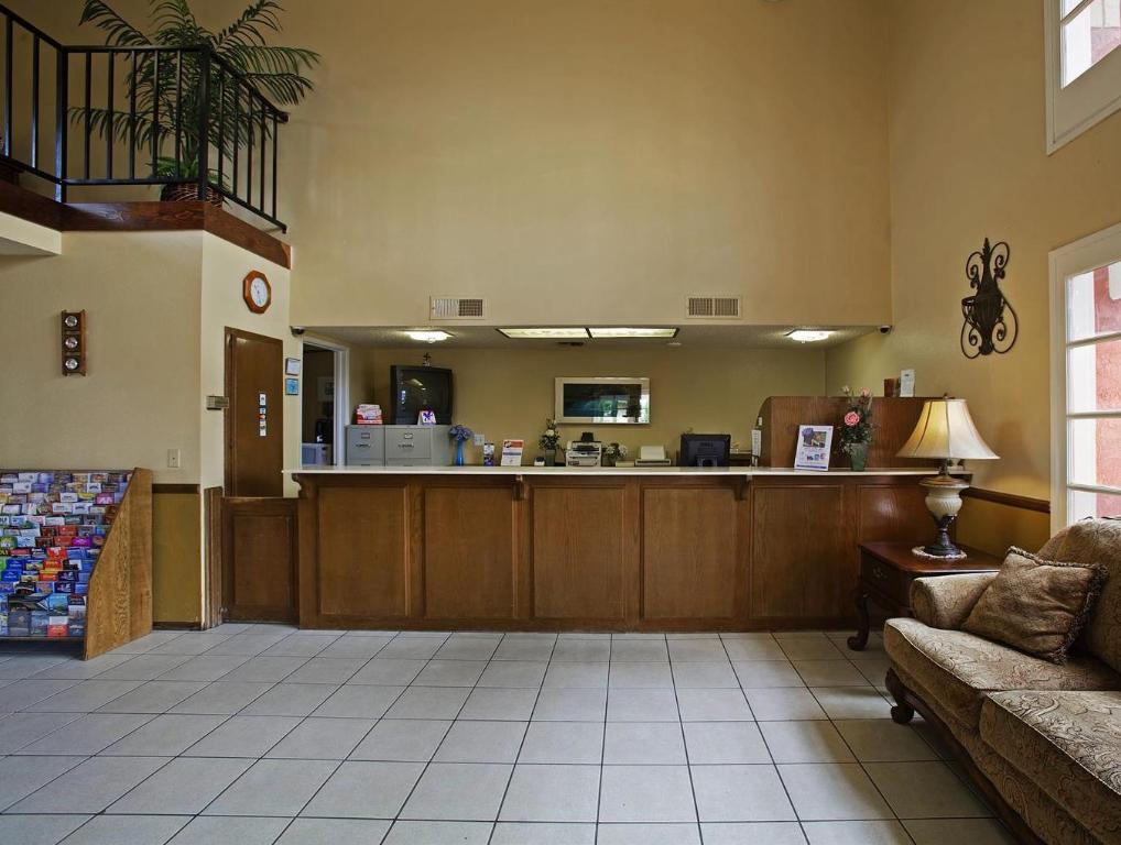Days Inn By Wyndham Hemet thumb 3