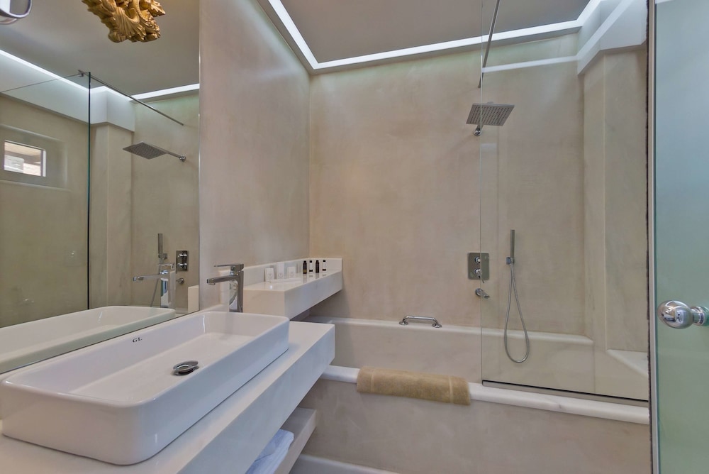 Royal Marmin Bay Boutique and Art Hotel 50/50