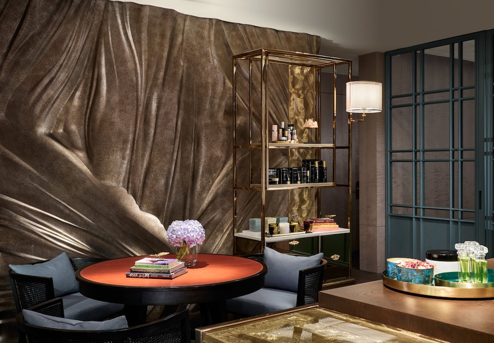 Rosewood Bangkok 70/84