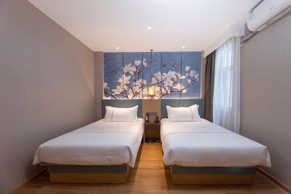 Elegant, Twin Beds
