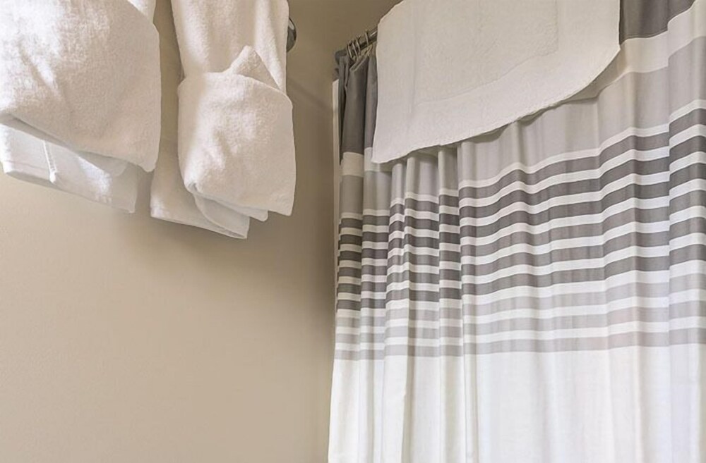 Rehoboth Guest House 25/50