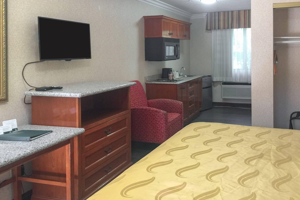 Quality Inn & Suites Oceanside Near Camp Pendleton 25/50