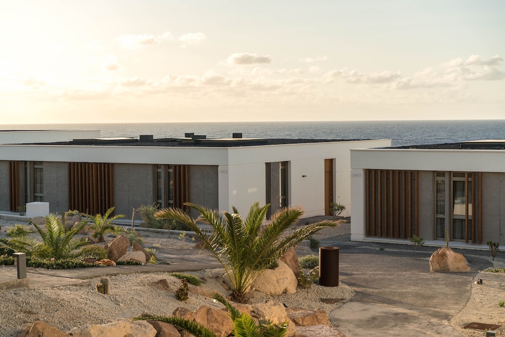 Nivaria Beach Apartments and Villas 4/66
