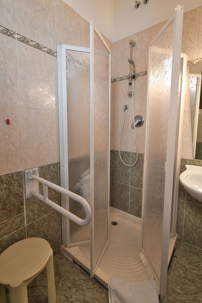 Hotel Cavour 56/58