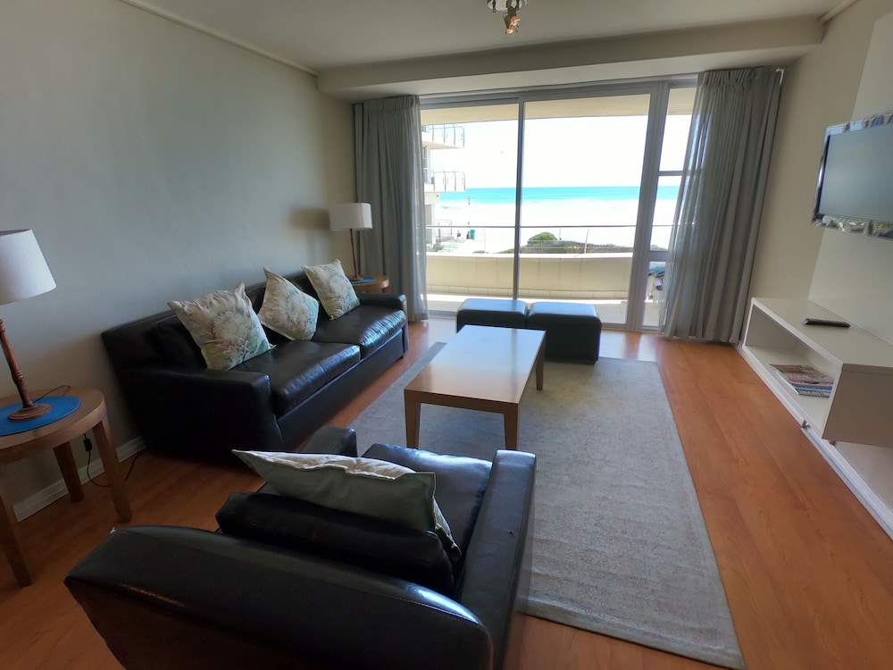 Luxury On The Beach Lagoon Beach 42/55