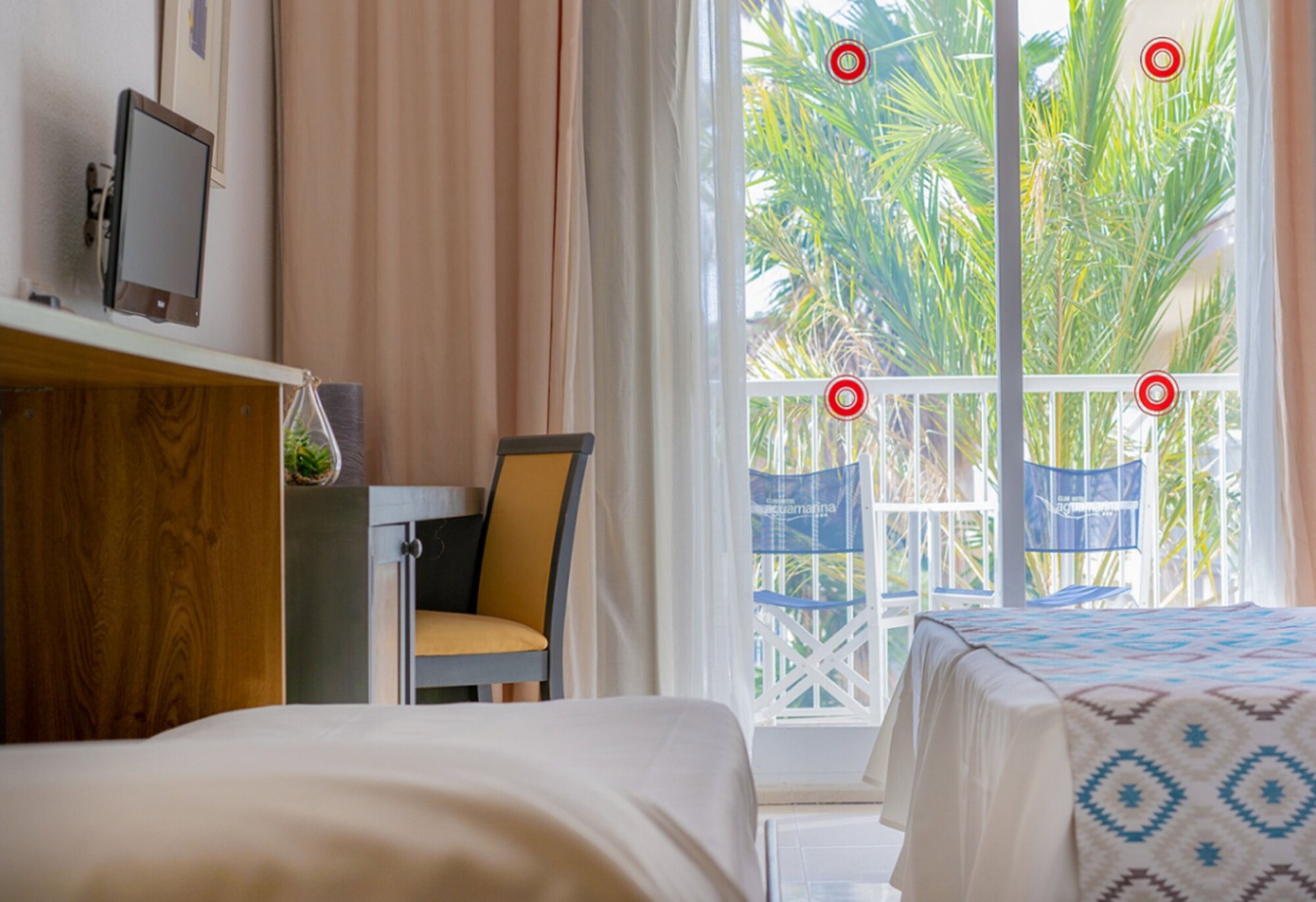 غرفة بسرير مزدوج بإطلالة على المسبح، Club Hotel Aguamarina 3/3