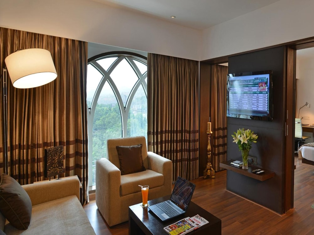 Majestic Court Sarovar Portico 23/46