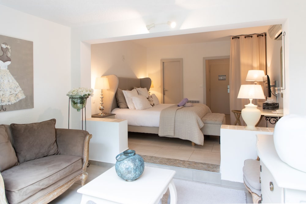 Hotel Font Mourier 53/74