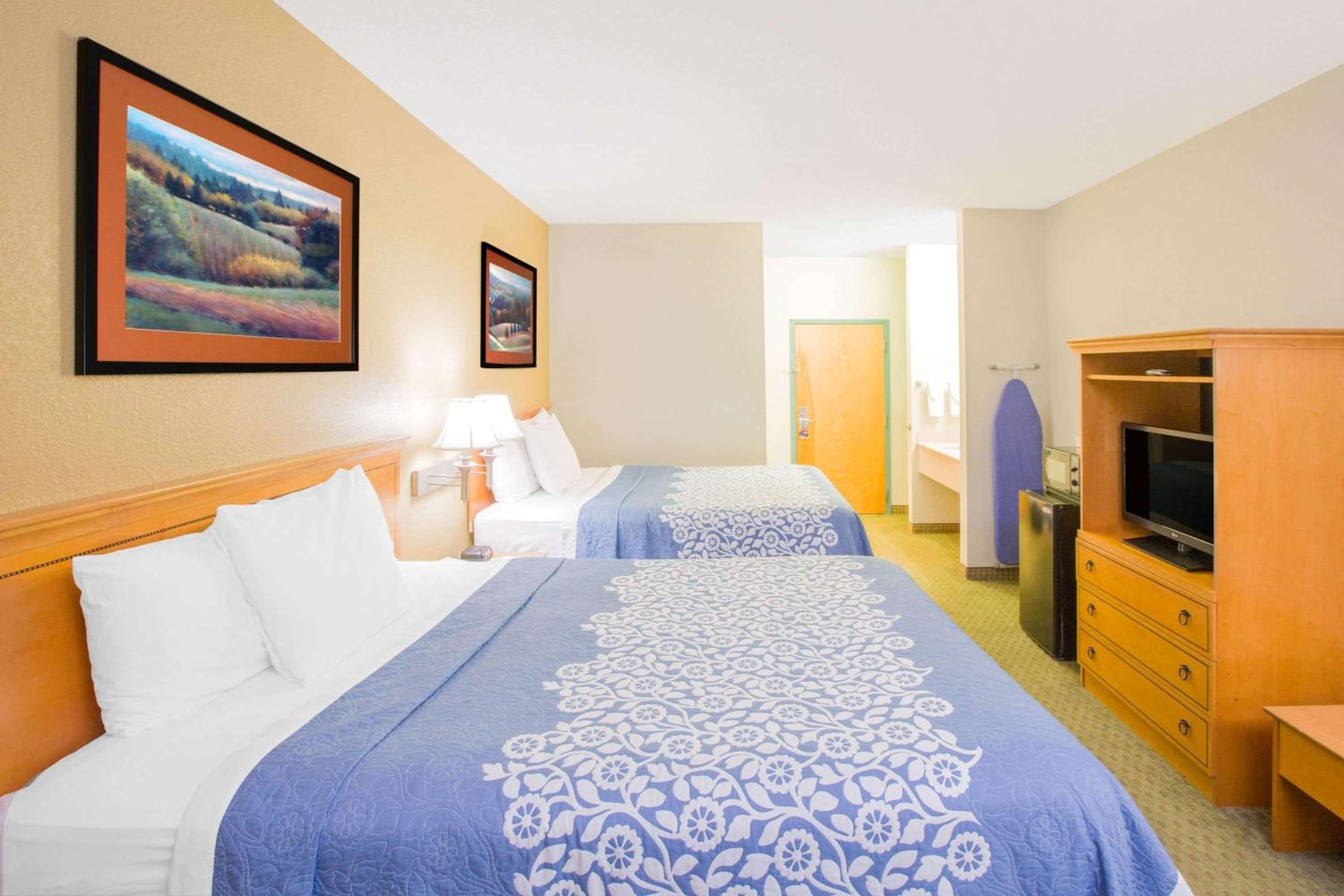 غرفة ديلوكس بسريرين مزدوجين، Days Inn by Wyndham Hattiesburg MS 3/7