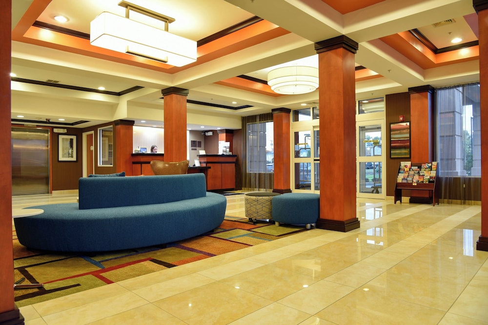 Lobby at Fairfield Inn & Suites Hartford Airport, WINDSOR LOCKS - CT