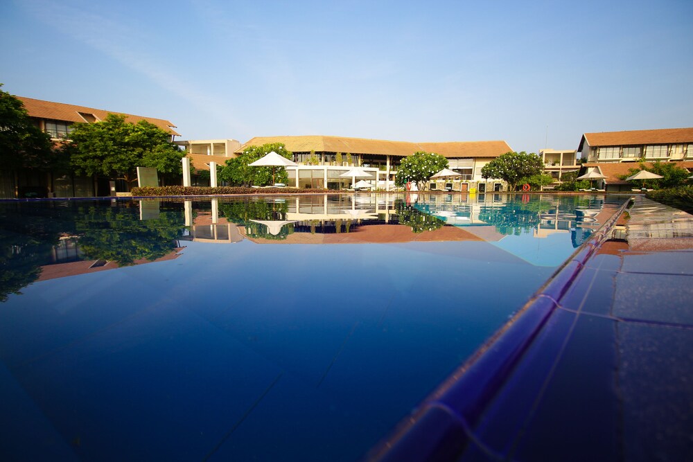 The Calm Resort and Spa 29/50