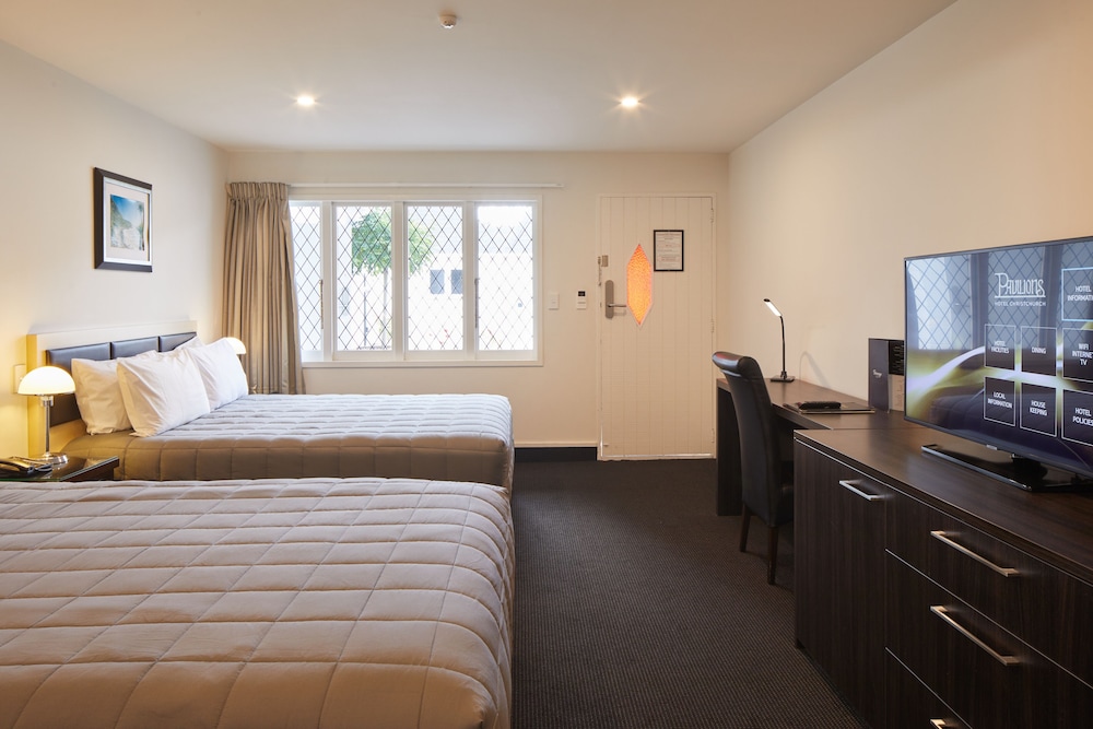 Pavilions Hotel 26/69