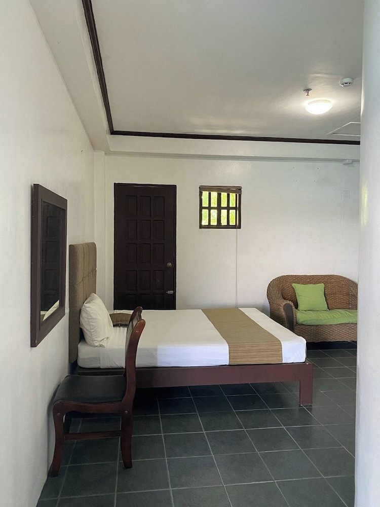 Subiza Beach Resort 6/48