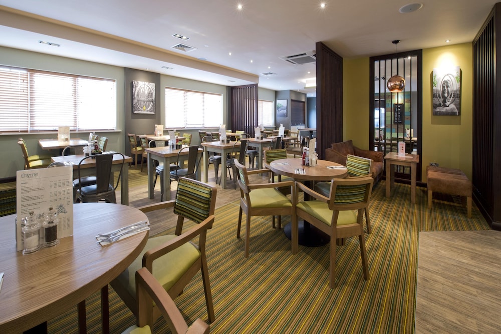 Premier Inn Glasgow Braehead 26/41