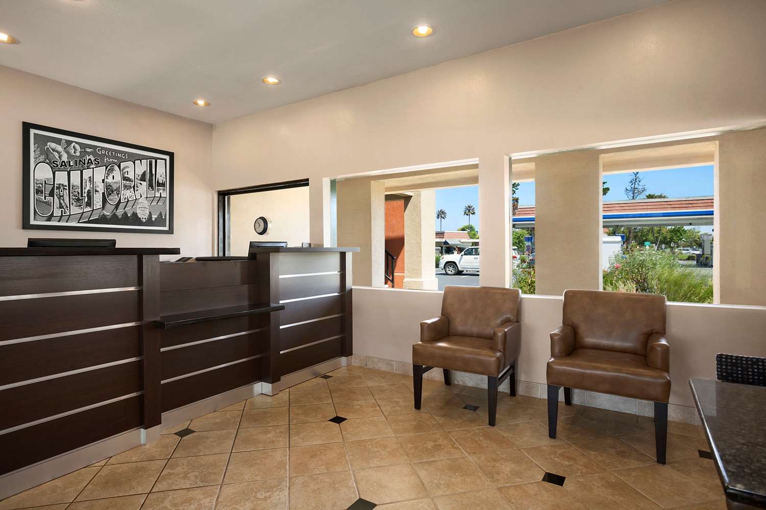 Super 8 by Wyndham Salinas 25/36