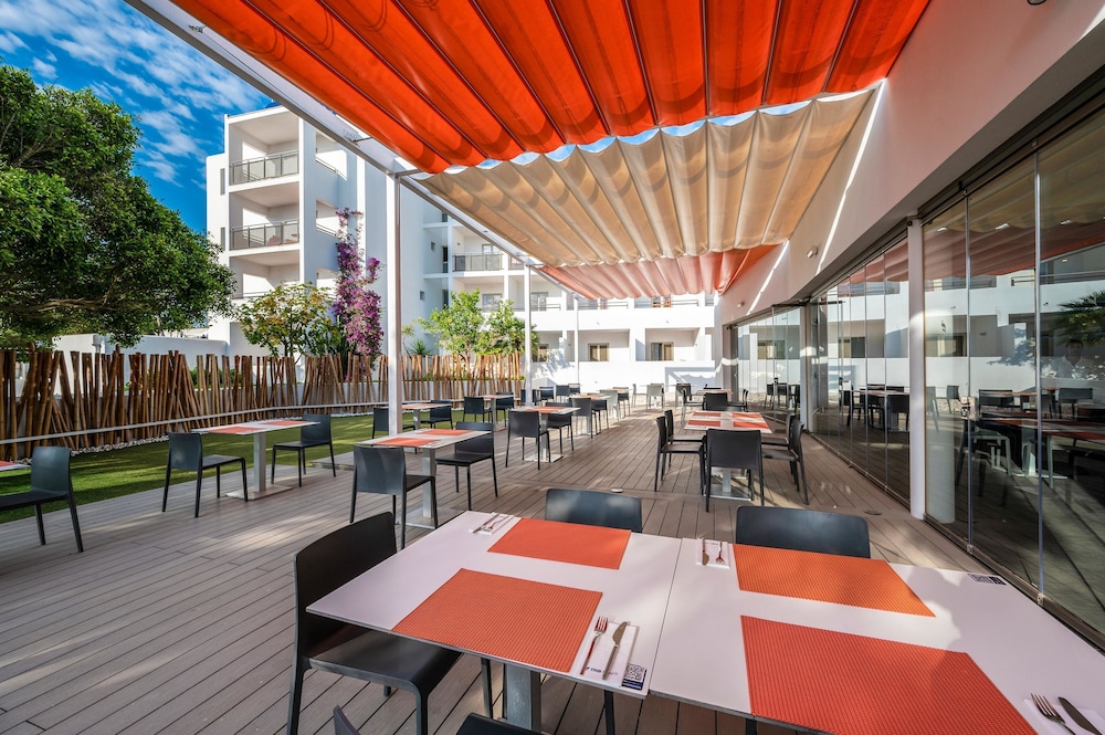 THB Ocean Beach - Adults Only 37/50