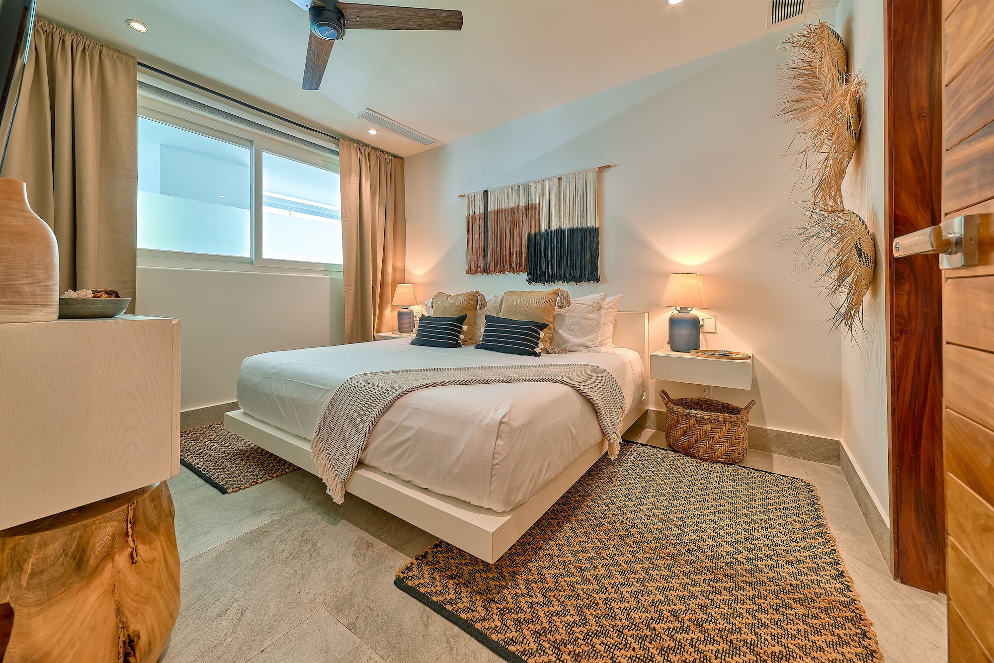 House, 2 King Beds, 3 Queen Beds