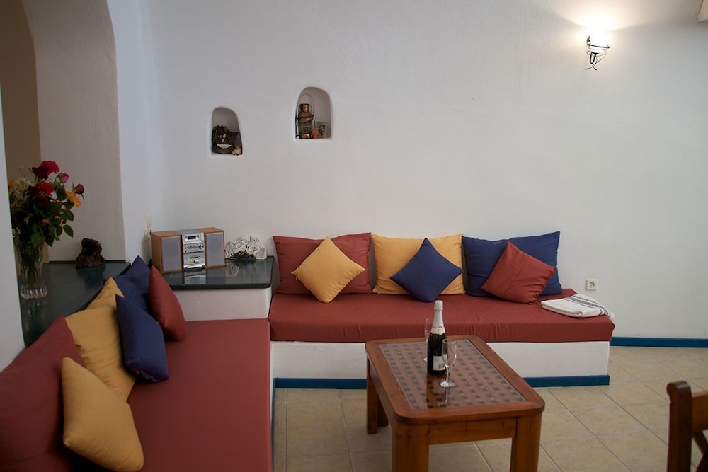 VALLAS APARTMENTS 30/50