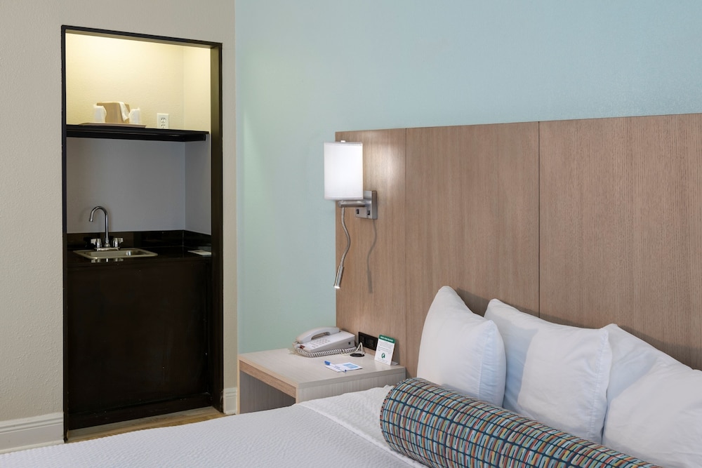 Galleria Palms Hotel 35/59