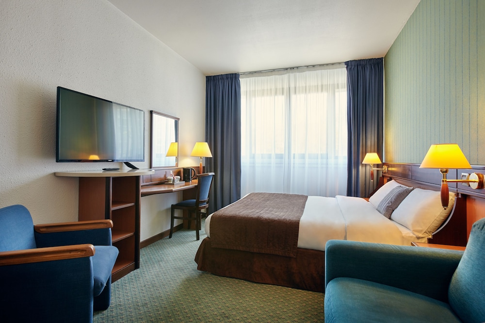 Mercure Versailles Paris Ouest 27/76