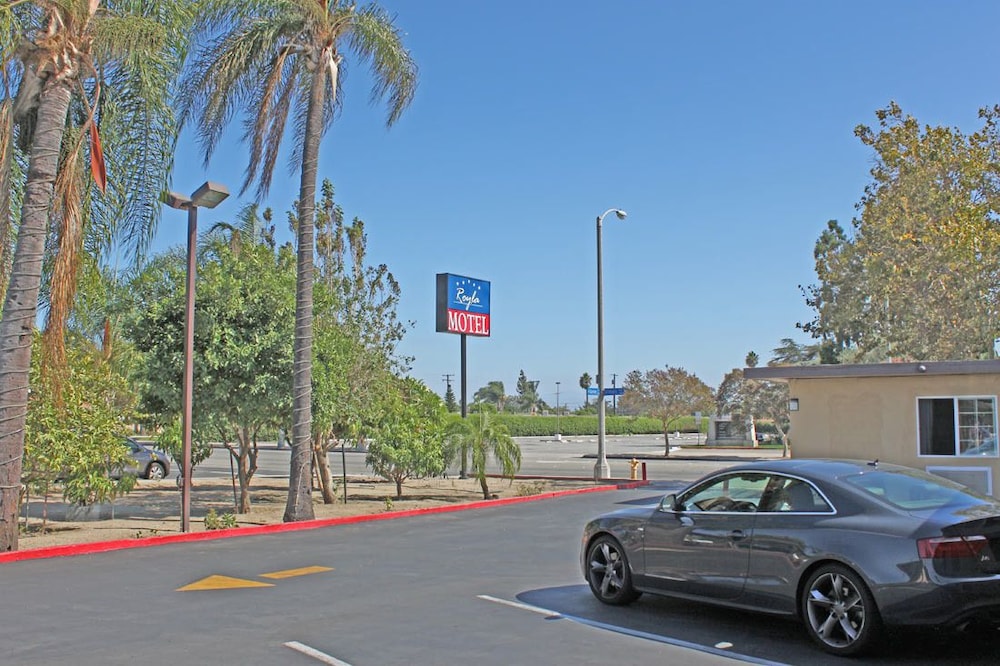 Royla Motel 38/44