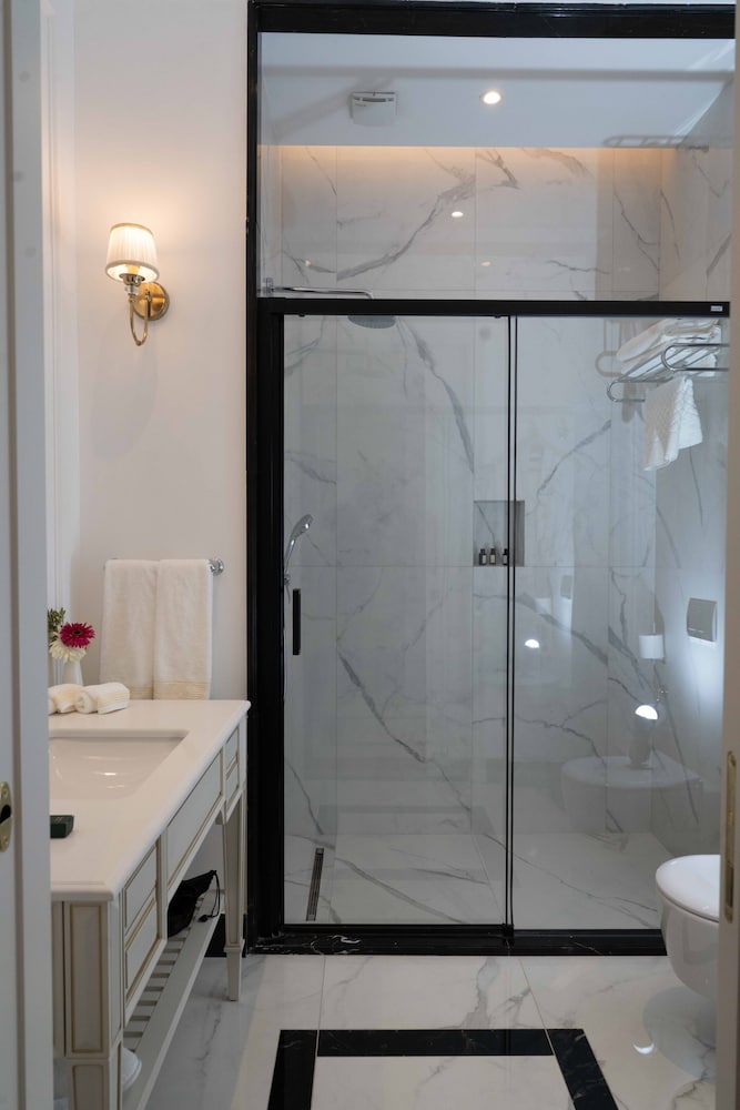 ANIM Boutique Hotel 33/37