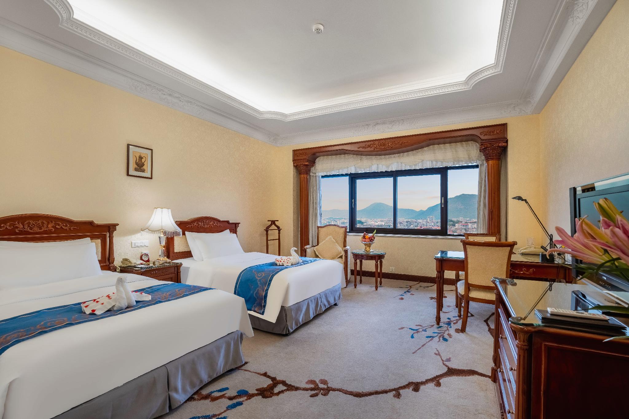 Deluxe, Twin Beds, Tower View, East Wing