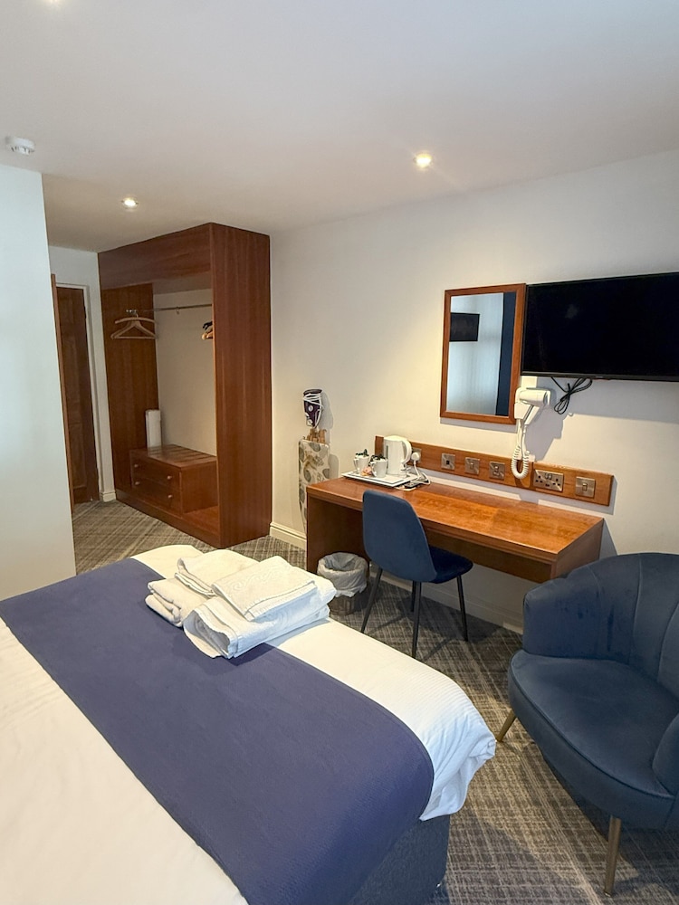 Chase Hotel 18/55