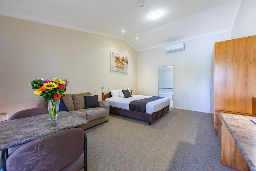 Roma Explorers Inn 30/36
