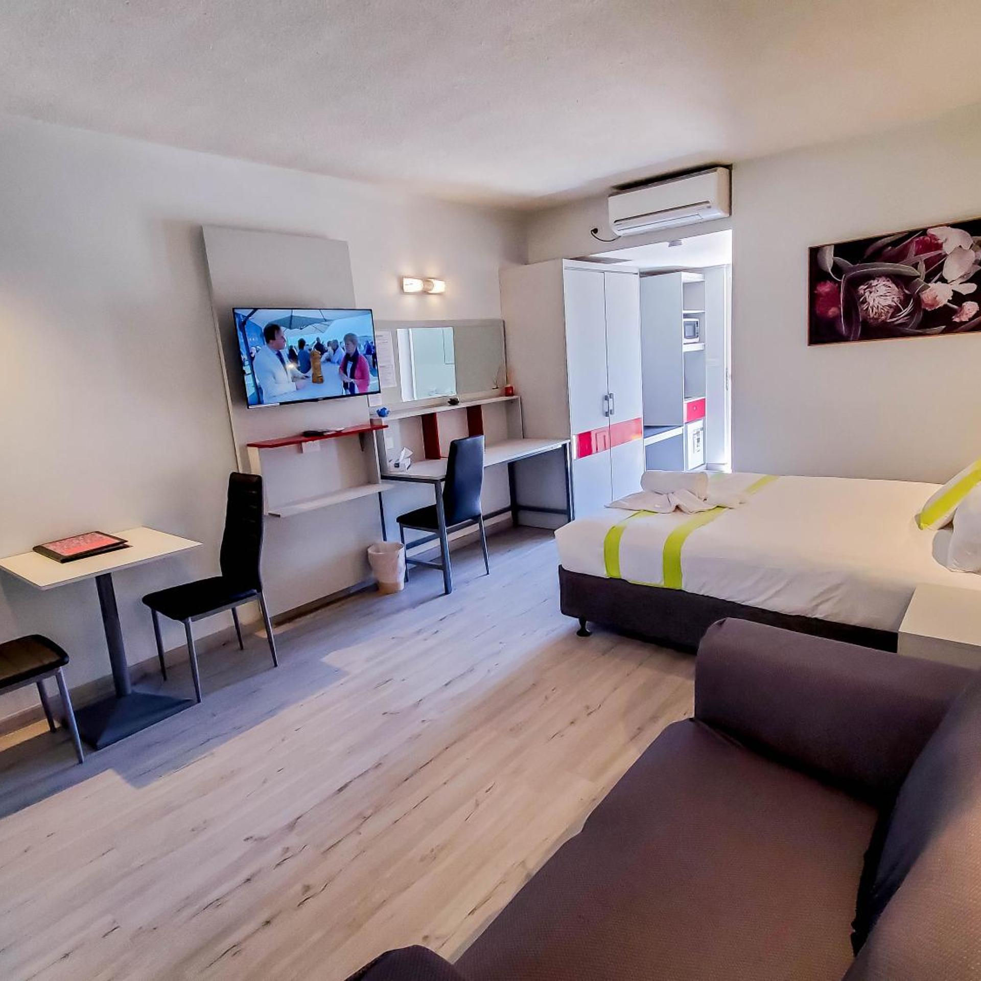 Sandors Motor Inn 23/50