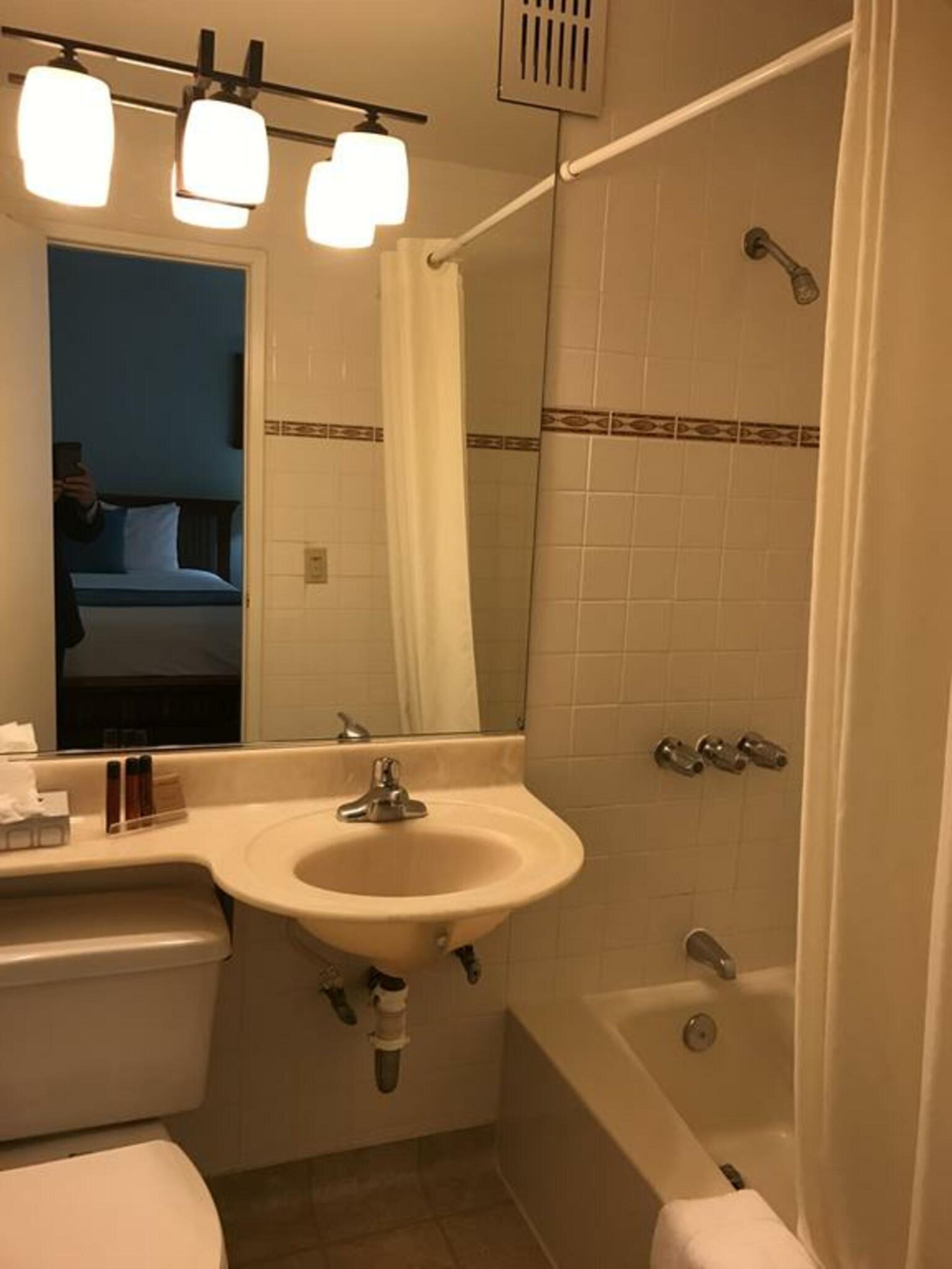 غرفة قياسية رباعية، Hotel Carmel Santa Monica Hotel 2/2