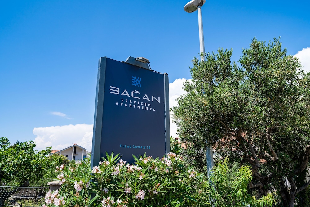 Bacan Serviced Apartments 2/64