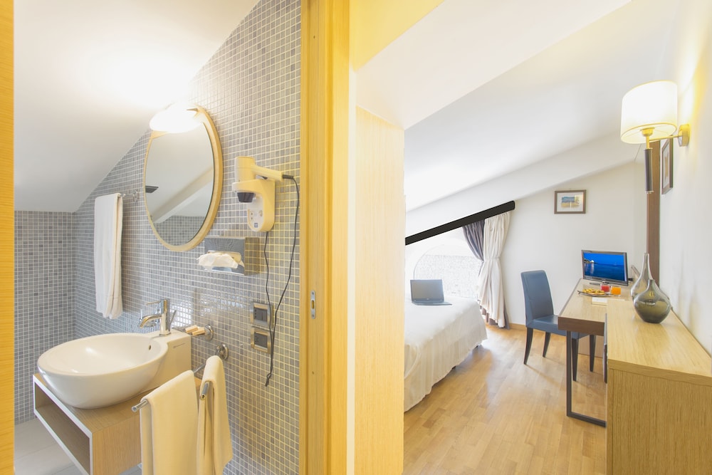 Virgilio Grand Hotel 26/30
