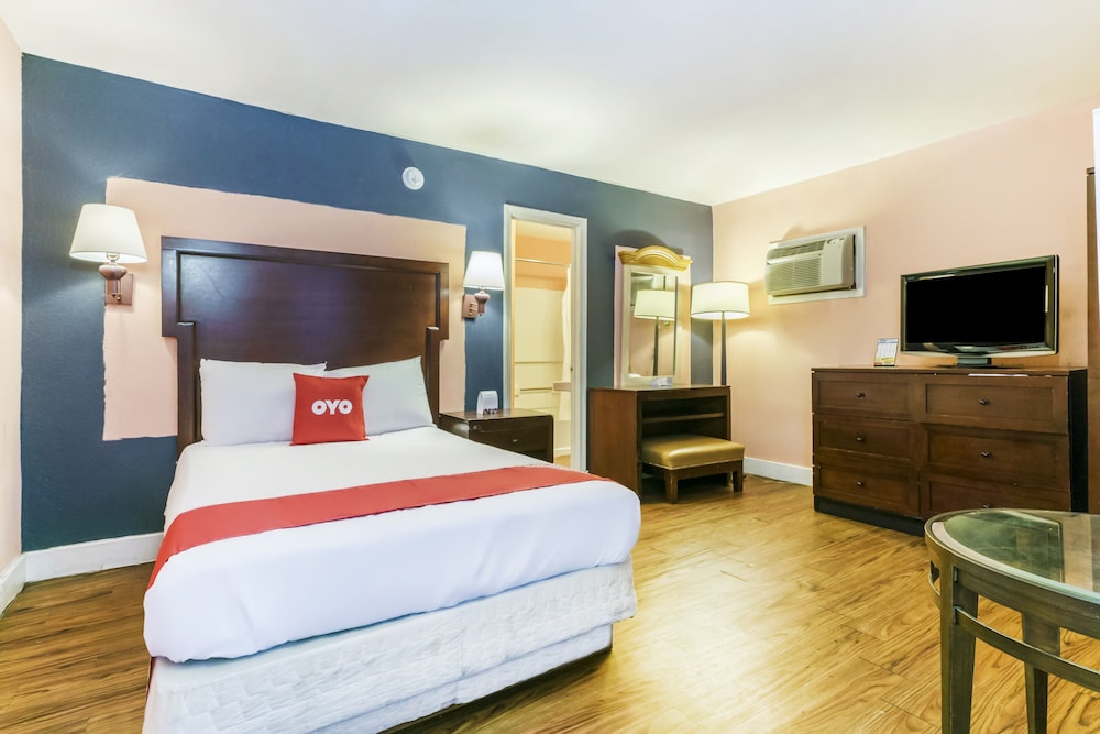 ROOM, DOUBLE BED