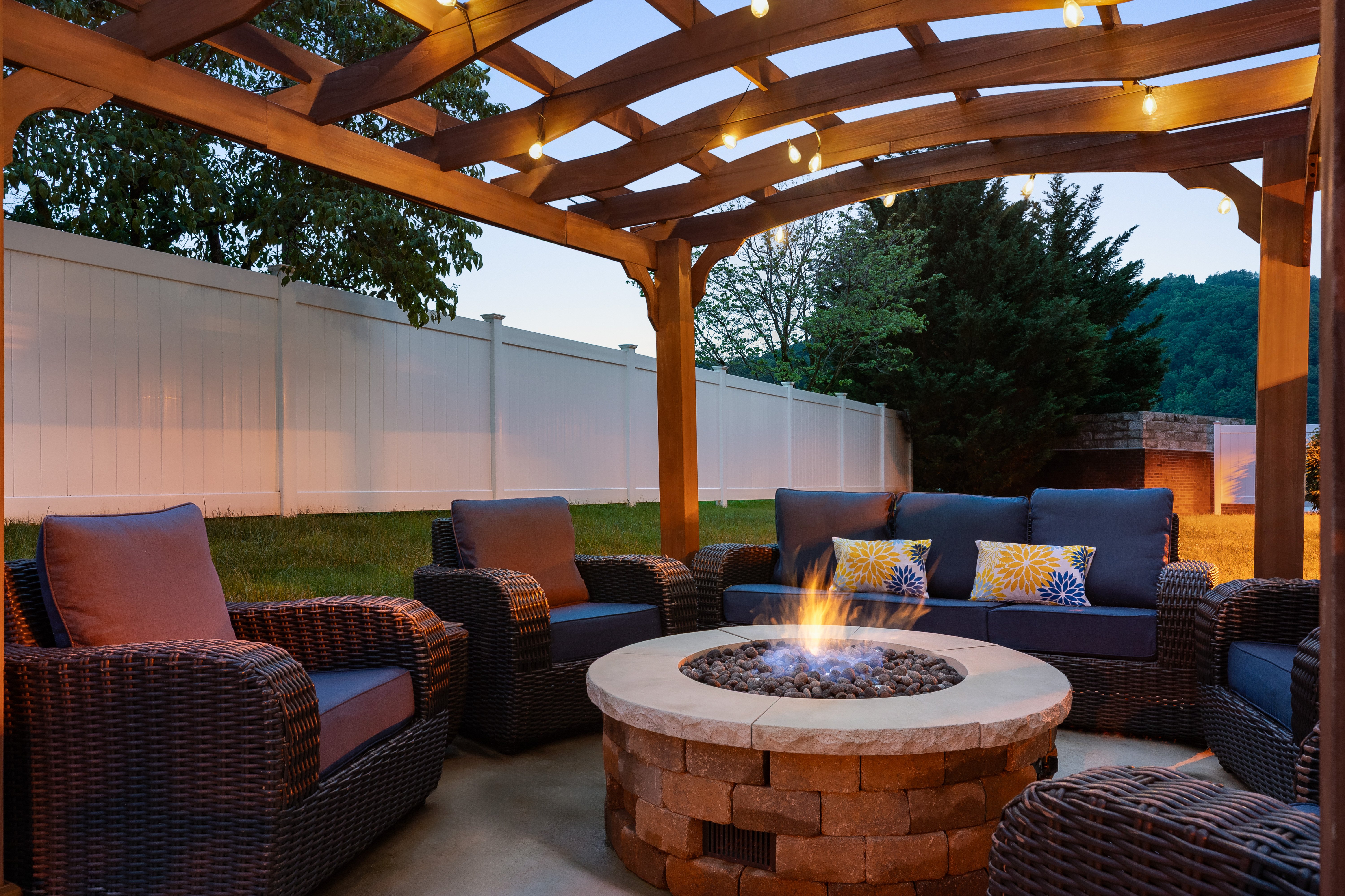 Holiday Inn Express & Suites New Martinsville 49/73
