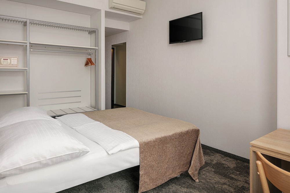 Ambiance Hotel 20/50
