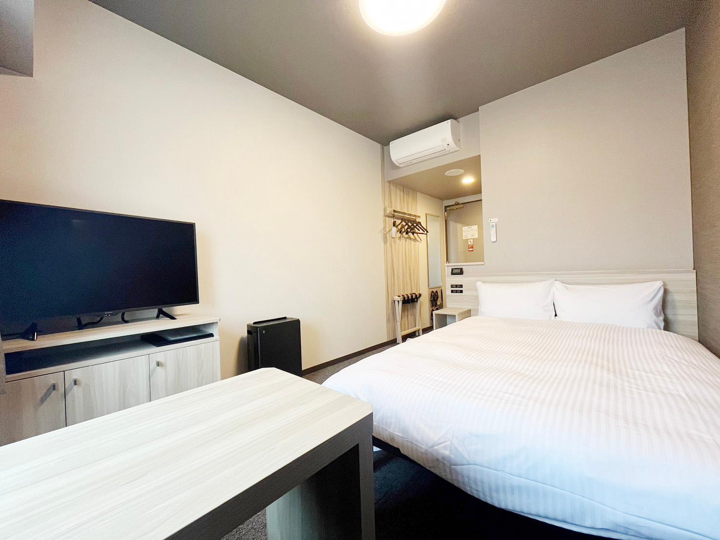Semi Room, Semi Double Bed, Smoking