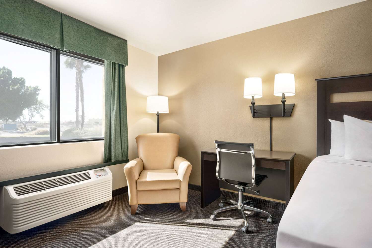 Travelodge by Wyndham Yuma 38/45
