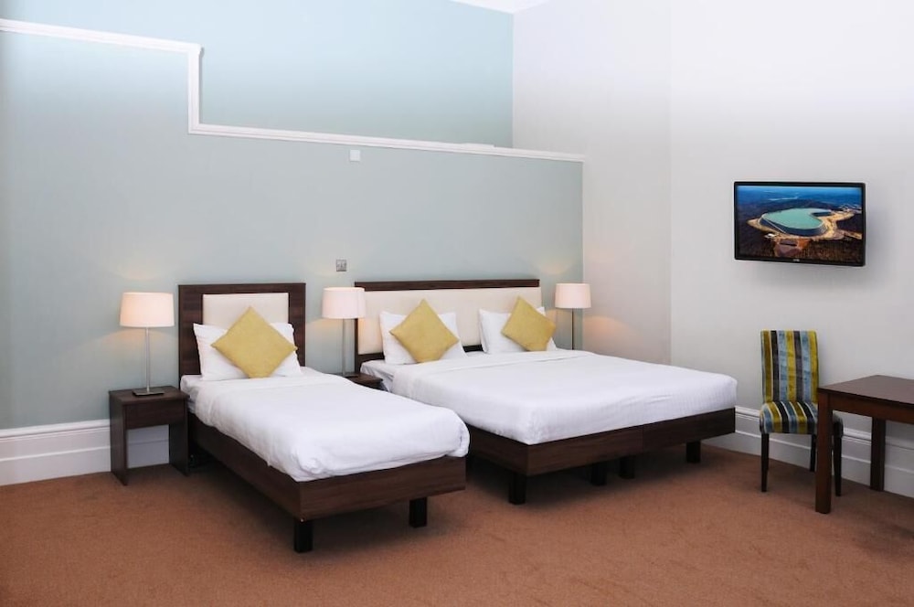 ROOM, QUADRUPLE