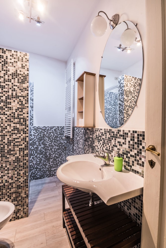 A Few Steps to The Duomo Enchanting 2BD Apt 16/19