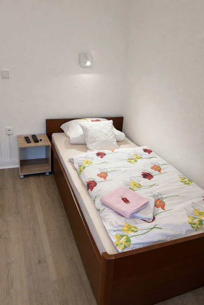 Hotel Haus Schwan 11/25