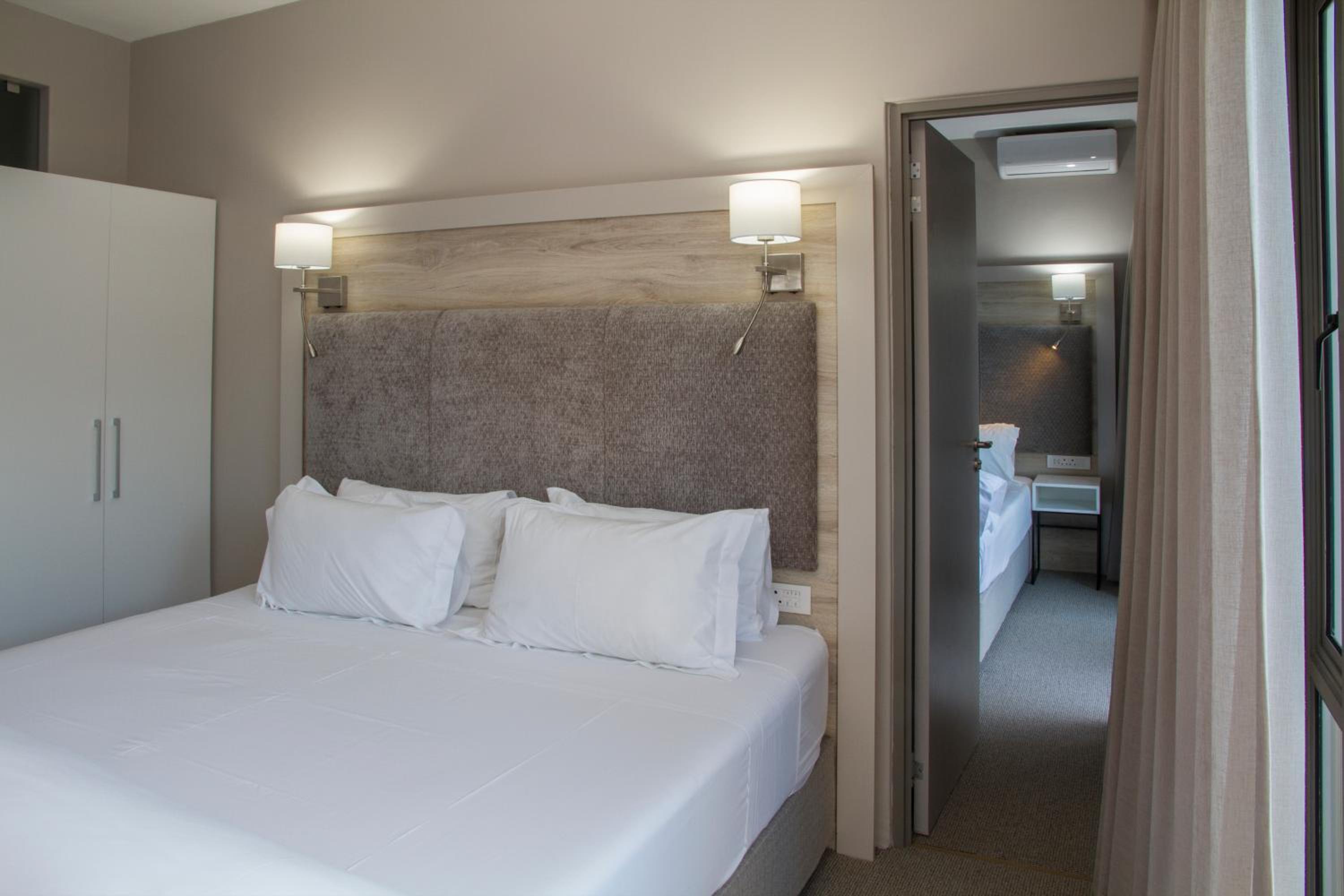 Room, Double or Twin Bed