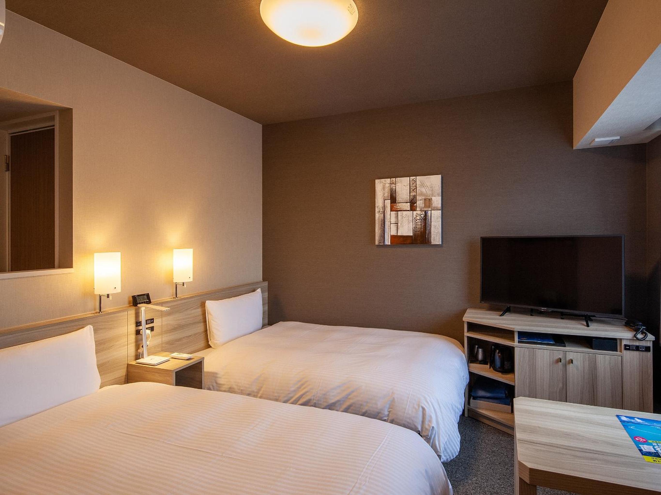 Room, Twin Beds, Electronic Cigarette Only