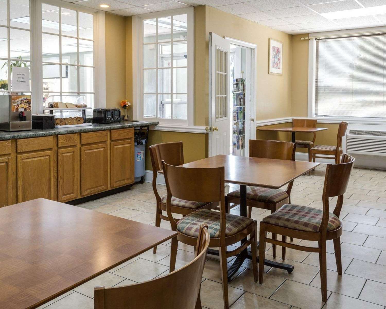 Rodeway Inn Colonial Heights I-95 20/40