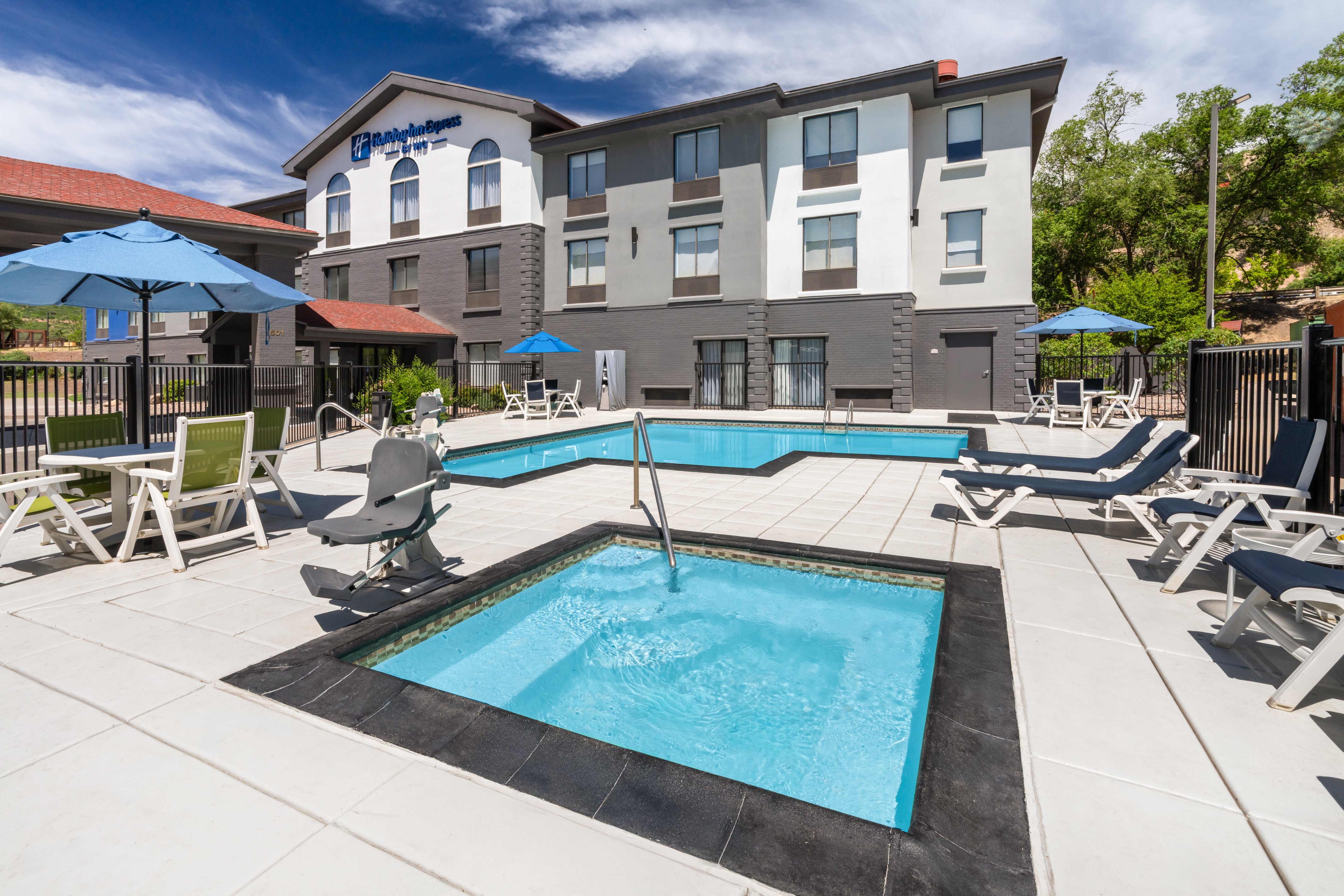 Holiday Inn Express Glenwood Springs Aspen Area, an IHG Hotel 69/73