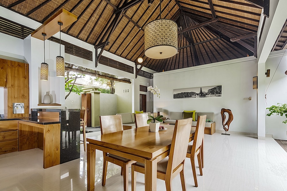 PRADHA VILLAS SEMINYAK 48/63