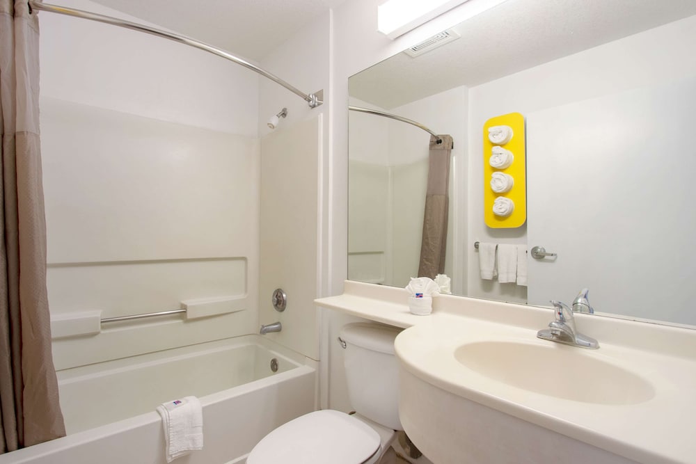 Motel6 El Paso, TX - Southeast 41/45