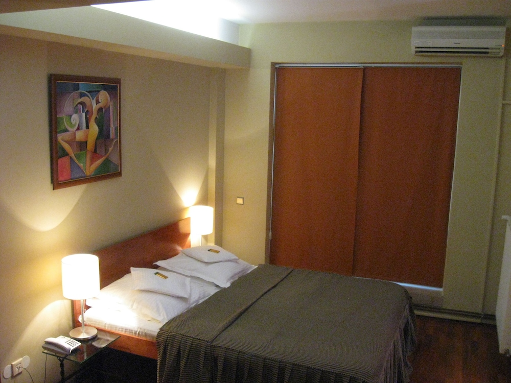 Tania Frankfurt Hotel Bucharest 19/48